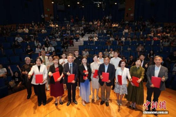 乐众盈 全国25位皮肤科专家在沪发起倡议：用科学和关爱共克特应性皮炎