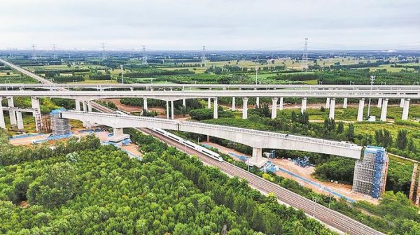 邦乾配倍 雄商高铁雄安枢纽跨津保铁路转体桥成功转体